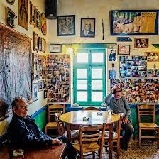 Η αστυπάλαια ανήκε στον νομό δωδεκανήσου, αλλά γεωγραφικά και πολιτισμικά βρίσκεται στο μεταίχμιο ανάμεσα στα δωδεκάνησα και στις κυκλάδες. To Pio Rock N Roll Kafeneio Sthn Ellada Brisketai Sthn Astypalaia