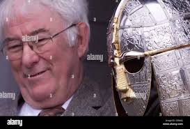 Replica sutton hoo helmet anglo saxon immagini e fotografie stock ad alta  risoluzione