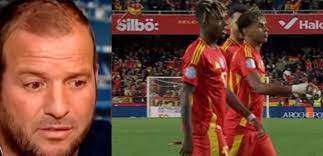 Lamine Yamal 'cà khịa' Van der Vaart