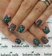 Use your fingers to spray the color on the brush onto your nails. 100 Awesome Green Nail Art Designs Styletic