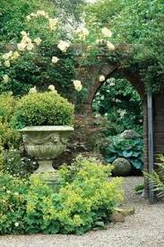 Les Jardines Farmhouse Garden Garten Steinfiguren Garten Immergruner Garten