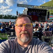 What time do people normally arrive for the mad dash at DelFest?