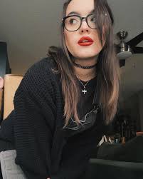 Happy fall ft. my all black comfy outfits and Taylor Swift inspired makeup  bc she's killing life lately and I'm manifesting her boss woman energy. 🖤  Also ft. the millions of boxes