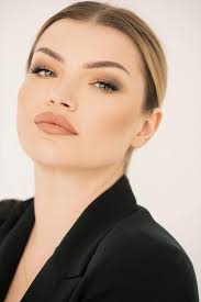 Looking for a business photoshoot collab. Cardiff. Very elegant/suit etc.  More pictures