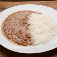 Tempere com sal e pimenta. O Protagonismo Do Arroz Com Feijao Na Alimentacao Dos Brasileiros Laranja Na Colher