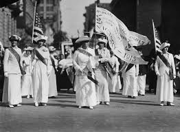 Перевод слова suffragette, американское и британское произношение, транскрипция, примеры использования. History Of Suffragette White How Suffragette White Came To Be