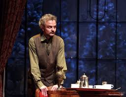 Cursa de șoareci, cea mai cunoscută piesă semnată de agatha christie, se joacă la londra de 65 de ani, fără întrerupere. Teatrul NaÅ£ional Bucuresti