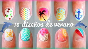 Uñas bellas y elegantes decoradas con esmalte trasparente y con dibujo de un árbol de navidad en negro. 10 Disenos De Unas Decoradas Facil Y Rapido Para El Verano Youtube