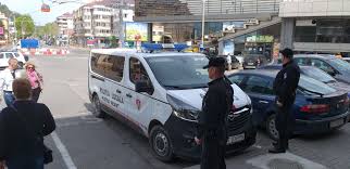 Operatorul evaluează urgenţa apelului în funcţie de informaţiile primite şi transmite informaţiile polițiștilor locali aflați în teren sau instituțiilor abilitate în rezolvarea. PoliÈia LocalÄ Piatra NeamÈ PersoanÄ DispÄrutÄ IdentificatÄ La Piatra NeamÈ De CÄtre PoliÈiÈtii Locali Politia Locala Piatra Neamt