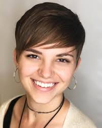 Top best short haircuts for round face shape. Short Pixie Hair For Round Faces Novocom Top