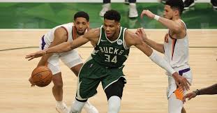 May 25, 2021 · 公鹿「字母哥」安塔托昆波(giannis antetokounmpo)本戰出賽31分鐘，就相當有效率地斬獲31分13籃板6助攻3抄截，或許是打得太輕鬆愉快，比賽中途玩心大起的他，竟然把籃球當足球踢，而且還踢得有模有樣。 Ckvzp8ai0ro45m