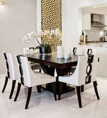 Madero escuadrado que tiene por canto la décima parte de una vara, siete dedos de tabla y catorce pies de longitud. Madero