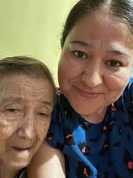 Y un día no te das cuenta y pruebas el último café de la abuela, las  últimas tortillitas de harina y solo te quedan en la memoria esas manitas  arrugaditas que hacían