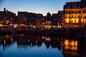 E não somente o frio é extremo, são ventos fortes a enfrentar, com risco de temperatura muito fria para as pessoas expostas em qualquer período nessas áreas. Papel De Parede Por Do Sol Paisagem Urbana Noite Arquitetura Agua Construcao Reflexao Tarde Manha Rio Paises Baixos Europa Crepusculo Amesterdao Canal Holanda Crepusculo Vista Da Cidade Vadiar Kanal Vista Da