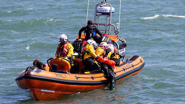 RNLI condemns abuse of charity fundraisers over rescuing migrants