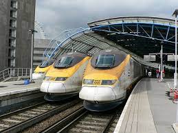 ユーロスター・イタリア (treni eurostar italia, es*) は、イタリアを走る高速列車。かつてはイタリア国鉄 (ferrovie dello stato)、現在は民営会社であるトレニタリアが運行する。 ãƒŠãƒãƒ¬ã‚ªãƒ³ã®å¤¢ãŒå¶ã£ãŸãƒ¦ãƒ¼ãƒ­ã‚¹ã‚¿ãƒ¼ã§ã‚¤ã‚®ãƒªã‚¹ã¸ British Made