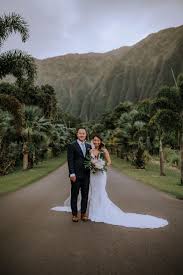 Ho Omaluhia Botanical Gardens Bridals Anela Benavides In 2020 Kauai Wedding Wedding Venues Hawaii Oahu Wedding