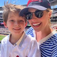 Lindsey Brown's Instagram, Twitter & Facebook