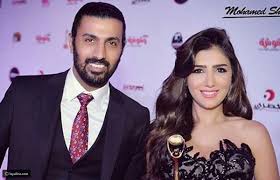 وكانت مي عمر قد أنجبت ابنتها. ØµÙˆØ±Ø© Ø§Ù„Ù…Ø®Ø±Ø¬ Ù…Ø­Ù…Ø¯ Ø³Ø§Ù…ÙŠ ÙŠØºØ§Ø²Ù„ Ø²ÙˆØ¬ØªÙ‡ Ù…ÙŠ Ø¹Ù…Ø± Ø¨Ø±ÙˆÙ…Ø§Ù†Ø³ÙŠØ© Ù„ÙŠØ§Ù„ÙŠÙ†Ø§