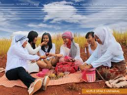 Av joakim berndes · publicerat 10 mars, 2015 · uppdaterat 10 mars, 2015. Mommy Secrets Foto Tahunan Tema Maskulin Style Hijab Untuk Foto Buku Tahunan Gaya Foto Koleksi Oleh Agustina Terakhir Diperbarui 3 Minggu Lalu