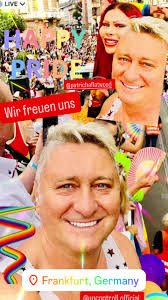 Wir haben uns kurzfristig entschlossen, dass wir am Samstag zum CSD Umzug  nach Frankfurt kommen. Wenn noch jemand Karten auf dem Wagen hat würden wir  gerne mitfahren. Liebe Grüße der Hubert @Patrick ...