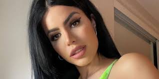 90 Day Fiancé: Larissa Sips Wine While Posing In Sexy Black Bikini