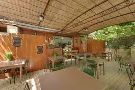 Cote Jardin Pernes Les Fontaines 84
