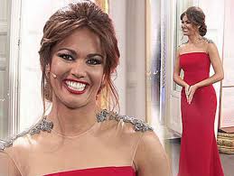 Vicky Martín Berrocal vistió a Lara Álvarez para dar las Campanadas