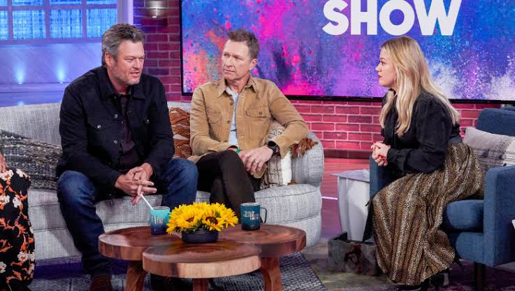 Watch Blake Shelton Surprise Craig Morgan On Kelly Clarkson's Show | iHeart
