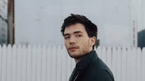 Wähle einen bartstil, bei dem die undichten stellen nicht auffallen und der deinem gesicht. 3 Tage Bart So Pflegst Du Ihn Richtig Men S Health