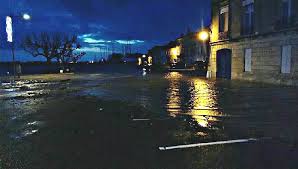 More images for inondation gironde » A Bourg Sur Gironde Les Habitants Vivent Au Rythme Des Debordements De La Dordogne