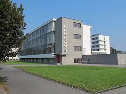 Sehen sie sich die aktuellen angebote bequem von zu hause aus an. Personlichkeiten Und Bedeutung Des Bauhauses Augustustours