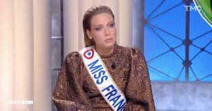 Hailing from normandy, france, she is 175 cm tall and is a model. Amandine Petit Miss France 2021 And The Controversy Surrounding The Walking Tour She Finally Answers