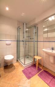 Einzelzimmer 3, 4, 5 mit bad mit dusche und wc. Haus Wilhelmine Appartements