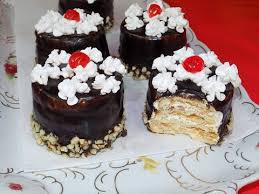 تحلية من ألذ ما يكون سهلة و سريعة بالفراولة Youtube Food Desserts Cheesecake