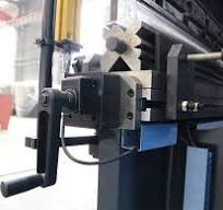 Two common ways of Press Brake Crowning System