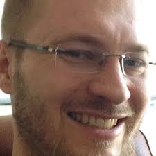 Mirosław Kochalski, były PiSowski komisarz Warszawy, który wydawał decyzje  zwrotowe (w tym kamienicy przy ul. #Nabielaka9, w której mieszkała Jolanta  Brzeska). Dziś dzięki PiS wiceprezes Orlenu! Krzysztof Śledziewski, były  urzędnik warszawskiego ratusza –