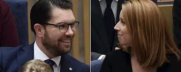 Se hela duellen mellan annie lööf och jimmie åkesson. Annie Loof Tabben Som Far Loof Och Akesson Att Skratta Jimmie Akesson