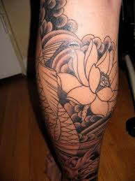 Los simbolismos del tatuaje flor de loto son muchos. Januar Mujer Pez Koi Con Flor De Loto Tatuaje