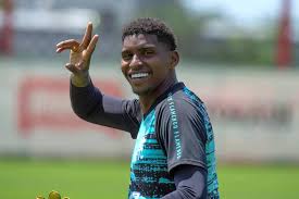 Vitinho (flamengo) finalização com o pé direito do meio da área no canto inferior esquerdo. Empresario Destaca Interesse Do Ajax Em Neneca Importante