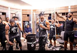 隨著洛杉磯快艇kawhi leonard因為膝傷歸期未定，寫下nba史上最多明星球員缺陣季後賽。 在今（17日）快艇對上爵士關鍵第5戰中，因kawhi leonard膝蓋傷勢影響缺陣而遭遇苦戰，但paul george挺身狂飆37分、16籃板和5助攻，marcus morris與reggie jackson分別拿下25分、22分，終場. O9s83tlfpwianm