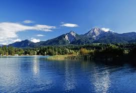 De schluga seecamping ligt in de mooie oostenrijkse provincie kärnten aan de pressegger see, een meer dat 's zomers een watertemperatuur heeft van rond de 28 graden. Berge Erlebnis Berge Erlebnis Camping Anderwald