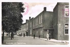 1942 A View Of The Papaverweg In Amsterdam Noord On The Right At The Corner With The Mosstraat The Gereformeerde Dr A Amsterdam Straatfotografie Cultuur
