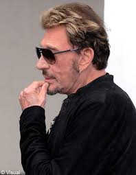 Et tout ça avec le tapage bien veillant des médias qui se sont de l'audience pour pa cher. Johnny Hallyday A Nouveau Hospitalise Elle