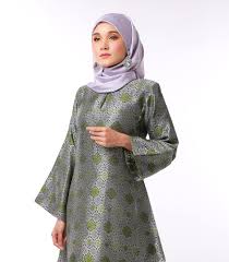 Desainkaos #desainbaju #sablonkaos #tutorial tutorial desain baju kaos untuk pemula dan pro di coreldraw x3 x4 x5 x6. Kurung Pahang Kurung Riau Kurung Baju Kurung Tradisional Baju Raya Klasik Raya Tradisional Baj The Kebaya And Kurung Expert Stay Safe