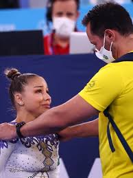 Flávia lopes saraiva is a brazilian artistic gymnast. Flavia Saraiva Sofre Lesao Desiste Mas Pega Vaga Na Final Da Trave