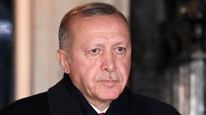 ومن هنا بدأ رجب طيب أردوغان وعبد الله جول (وهما من أبرز القادة الصاعدين وقتها الذين تربوا في أحزاب أربكان منذ 1972) يفكران تفكيرًا آخر لمواجهة الوضع فشكلا حزب العدالة والتنمية عام. Ø£Ø±Ø¯ÙˆØºØ§Ù† ÙŠØ³ØªÙ‡Ø²Ø¦ Ø¨Ø­Ø§Ù„ Ø¨Ø§Ø¦Ø¹ ÙˆÙ…ÙˆØ§Ù‚Ø¹ Ø§Ù„ØªÙˆØ§ØµÙ„ ØªØ´ØªØ¹Ù„ ØºØ¶Ø¨Ø§