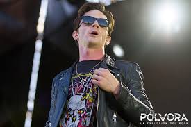 El cantante drake bell tuvo que confesar y hacerse responsable de los cargos que le imputan y ahora podría ir a parar a prisión por sus actos con niñas. Drake Bell Se Declaro Culpable De Delitos Contra Una Menor De Edad