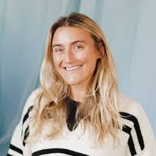 Kerry Lorenz's Instagram, Twitter & Facebook