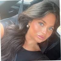 Ashley Campeau's Instagram, Twitter & Facebook